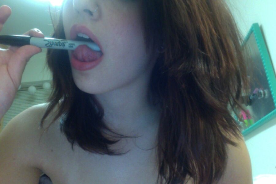 novinha-mostrando-a-buceta-e-o-cuzinho-na-web-cam-caiu-na-net-43