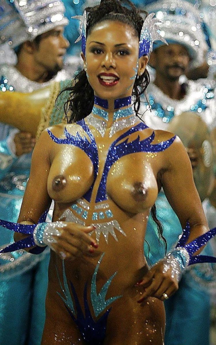 Famosas mostrando a buceta no carnaval