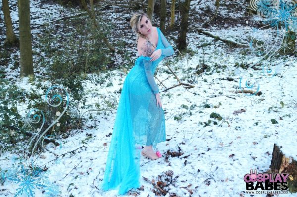 Elsa de Frozen Pelada em Cosplay