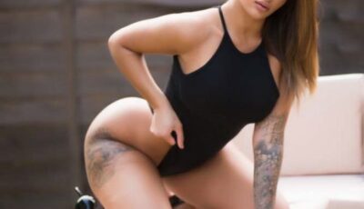Ninfeta cavala do bumbum gigante