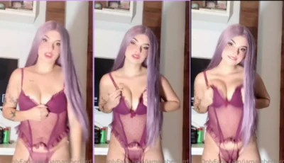 Amber Ford em vídeo mostrando as belas tetas grande