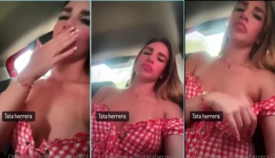 Tataherrera22 se exibindo dentro do carro