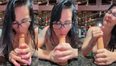 Bruna Felicio chupando o pau de borracha