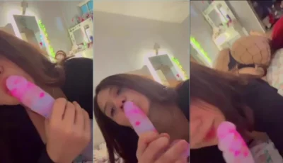 Rivas Gabriela com o pau de borracha na boca