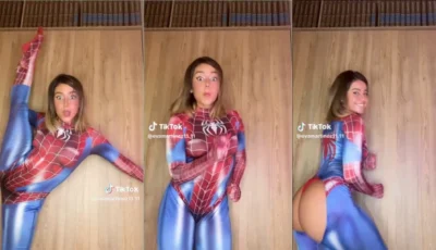 Tiktoker safada mostrando toda sua flexibilidade