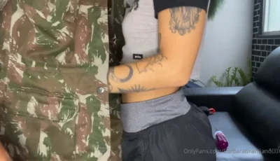 Barbara Brazilian dando de quatro e levando gozada na bunda