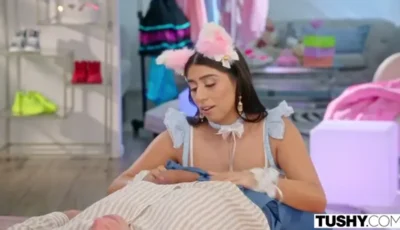 Violet Myers rabuda com amiga safada gostosa