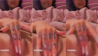 Amanda gostosa pelada na boa dedada