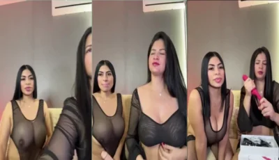 Carolina Novoa e a amiga mostrando o corpo em live