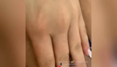 Dani Buenno esfregando a xereca linda