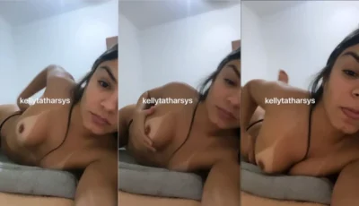 Kellyta Tharsys sem sutiã passando a mão nos seios gostosos