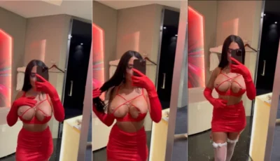 Lina London gostosa peituda com celular