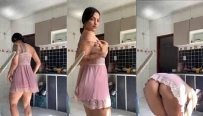 Momento íntimo com a galeguinha tirando a roupa na cozinha