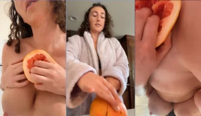 Nesse video a Karlye Taylor esfrega fruta na buceta