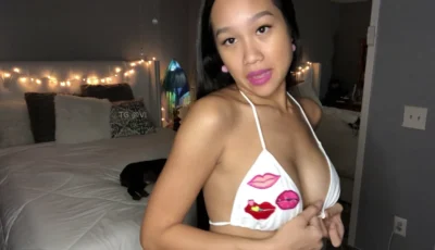 Peituda morena se filmando no quarto